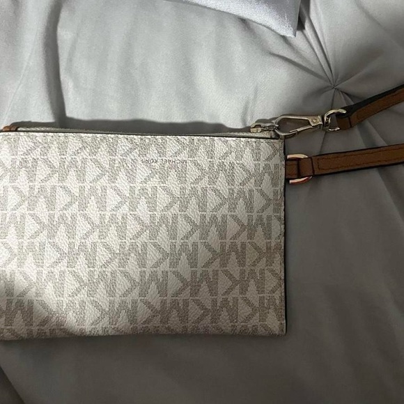 michael kors wristlet wallet - Picture 2 of 5